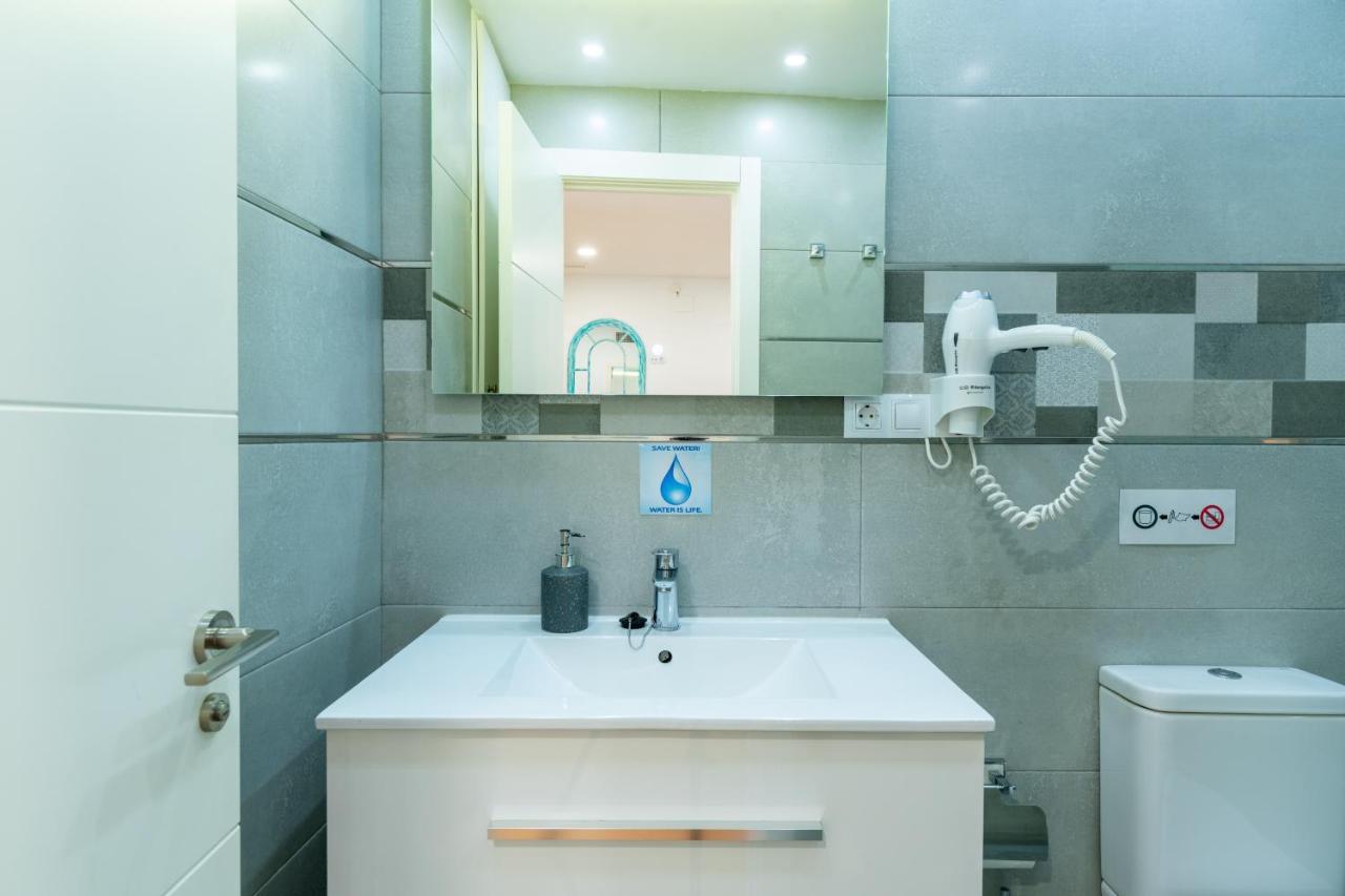 Locksmith Apartment - Park Option Seville Luaran gambar